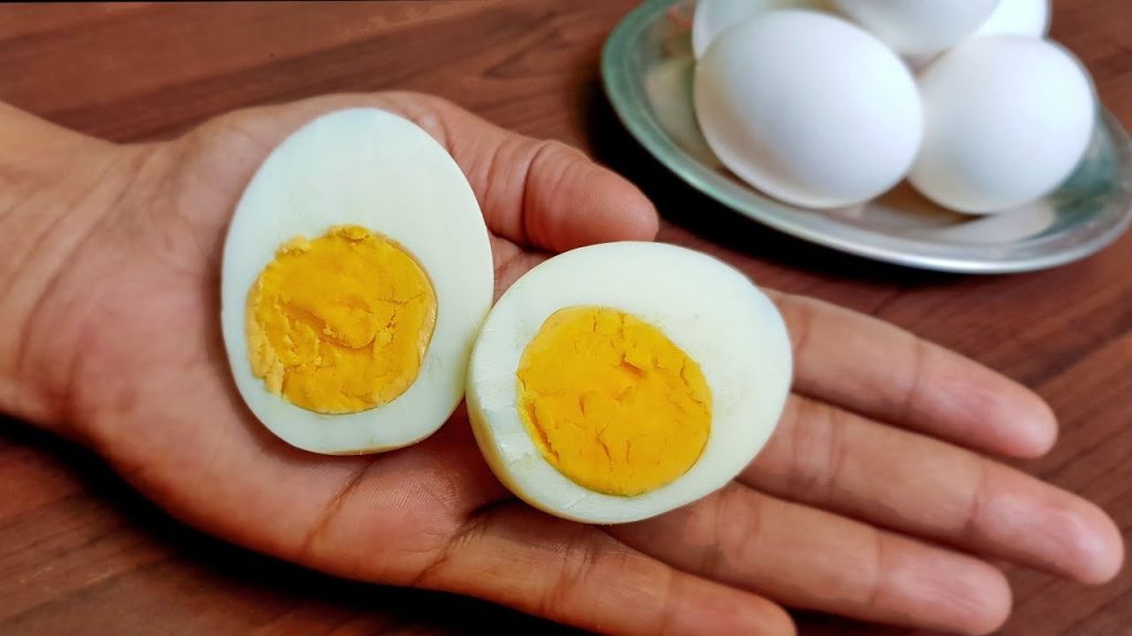 how to cut hard-boiled eggs for baby led weaning